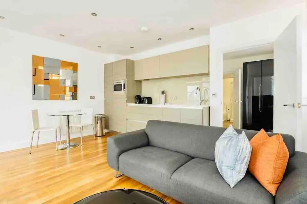 Canary Wharf Luxury Apartment London
