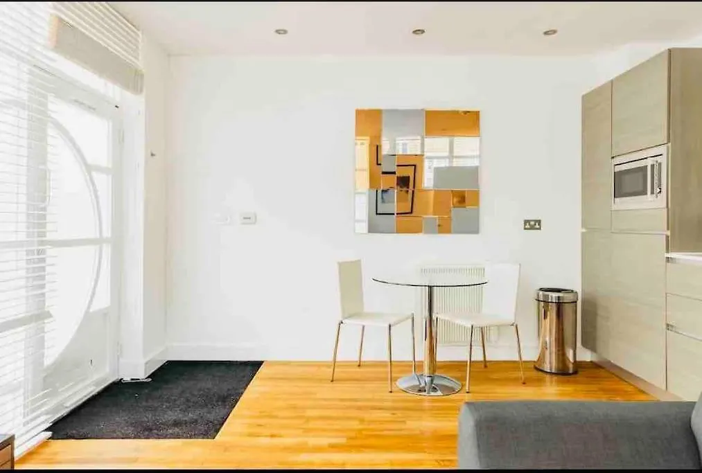 Canary Wharf Luxury Apartment London