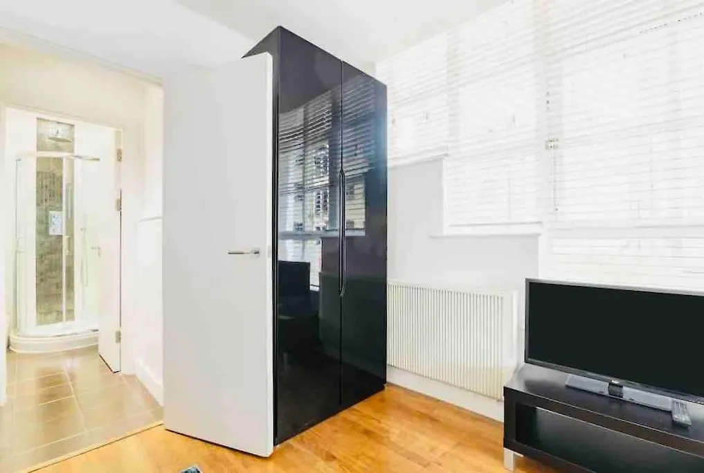 Canary Wharf Luxury Apartment London