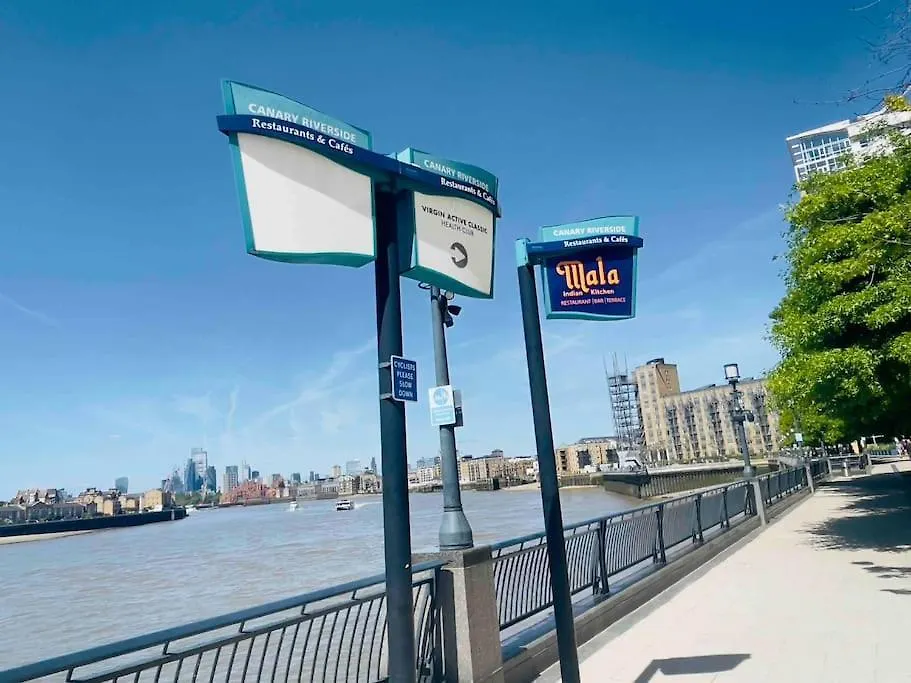Canary Wharf Luxury Apartment London