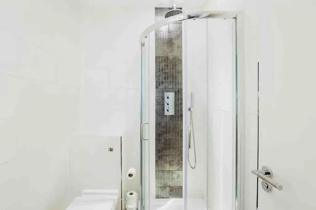 Canary Wharf Luxury Apartment London