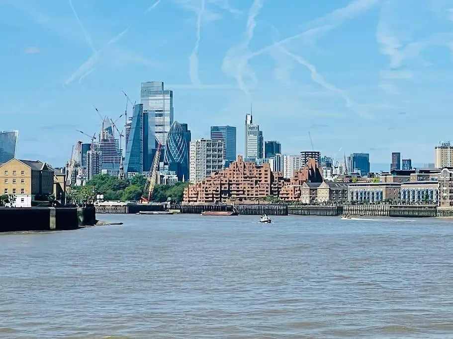 Canary Wharf Luxury Apartment London