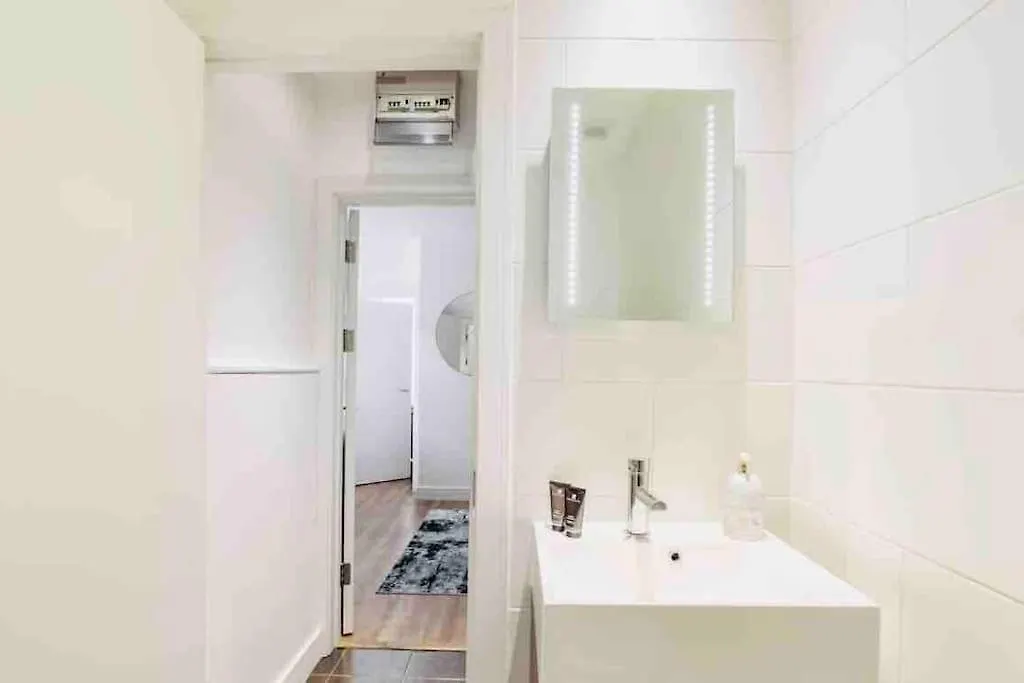 Canary Wharf Luxury Apartment London