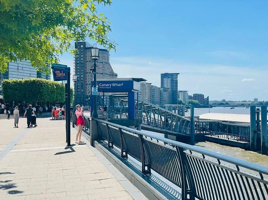 Canary Wharf Luxury Apartment London