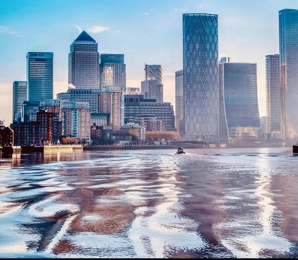 לונדון Canary Wharf Luxury Apartment