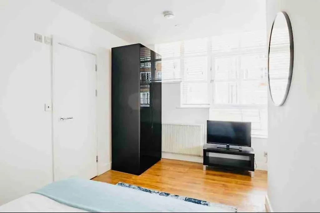 Canary Wharf Luxury Apartment London